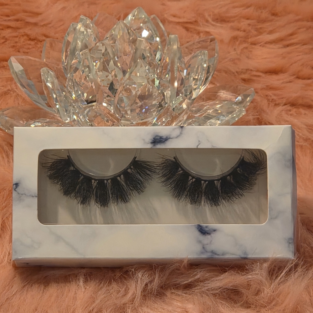 Luxurious Black False Eyelashes